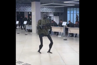 video imagini virale cu noul robot umanoid dezvoltat de catre armata rusa 69171c14782b1