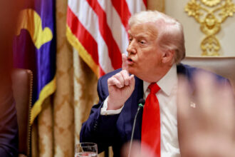 video liniste purceluso derapaj marca donald trump la adresa unei jurnaliste care l a infuriat cu intrebari despre epstein 691c9363eef45