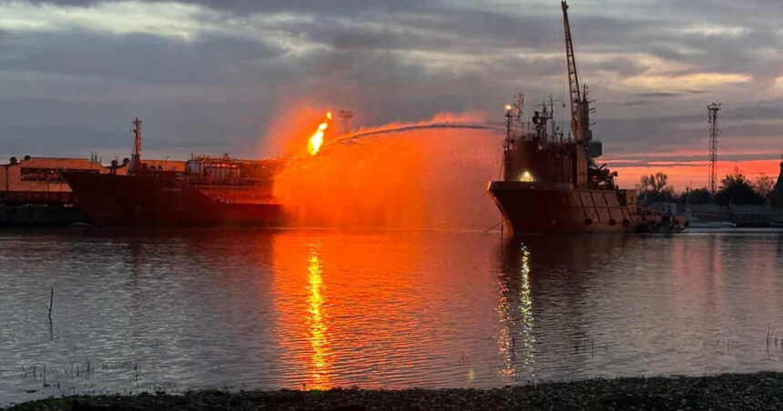 video locuitorii evacuati din ceatalchioi si plauru se pot intoarce acasa dupa ce incendiul de pe nava cu gpl a fost stins 691c705493f09