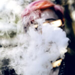 video m am apucat dintr o prostie tigarile electronice o capcana periculoasa pentru tineri motivele care ii imping spre fumat 690d7e2eafe85