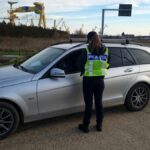 video mangalia sofer beat si fara permis nu a acordat prioritate unui pieton politistii l au saltat direct de pe strada 691d887741157