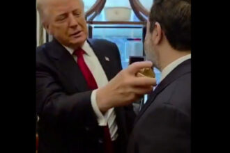 video marketing model trump presedintele american a pulverizat pe presedintele sirian parfumul care i poarta numele e cel mai bun 6915aaf05b20b