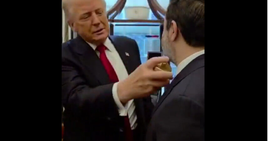 video marketing model trump presedintele american a pulverizat pe presedintele sirian parfumul care i poarta numele e cel mai bun 6915aaf05b20b