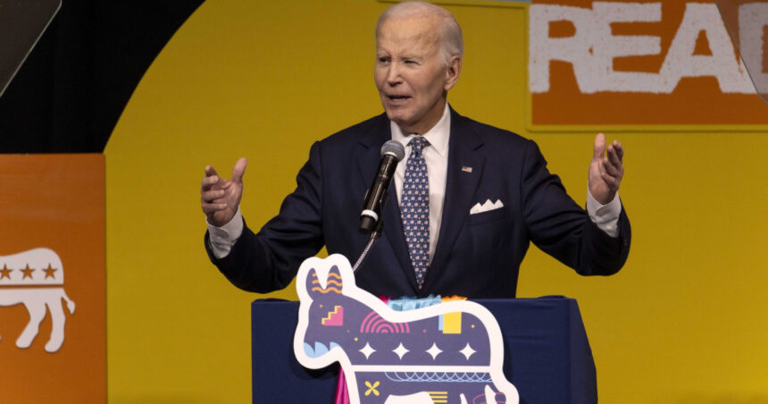 video mesajul plin de furie al lui joe biden pentru donald trump dumneavoastra lucrati pentru noi 69105375b201f