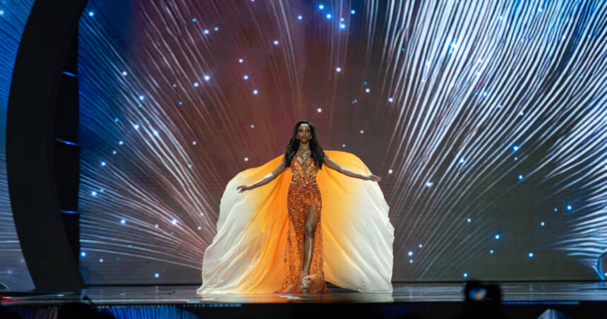 video miss jamaica surprinsa in timp ce cade de pe scena in timpul rundei preliminare a concursului miss universe nu are oase rupte 692065af2200c