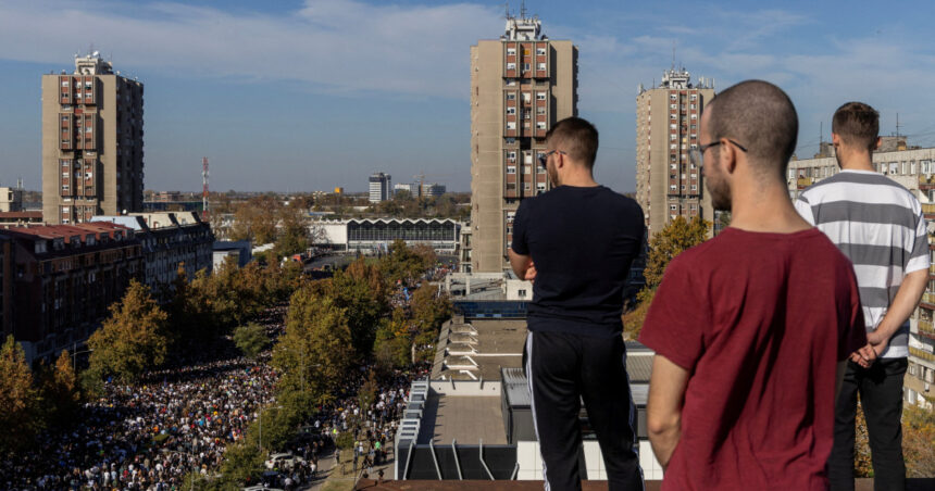 video miting cu zeci de mii de participanti in serbia pentru comemorarea tragediei de la novi sad 69062d50e0d10