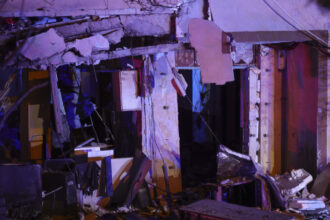 video momentul in care s a prabusit plafonul dintre parter si etajul 1 al blocului afectat de explozie din buftea 692602a55a84b