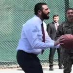 video munciti din greu distrati va si mai mult imagini cu ahmad al sharaa jucandu se baschet cu doi ofiteri ai armatei americane 6910f89870601