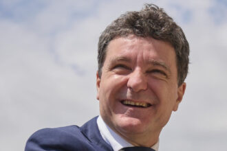 video nicusor dan in hohote de ras din cauza lui calin georgescu nu trebuie sa ne lansam in speculatii 690774542e0fe