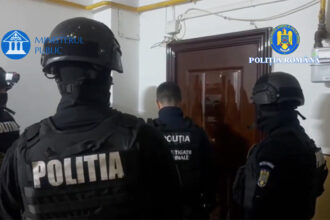 video operatiunea jupiter a treia zi descinderi la suspecti de infractiuni de amenintare talharie contrabanda si nerespectarea regimului munitiilor 690aece2a7cb9