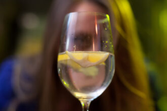 video orasul din romania care a introdus in mai multe baruri angel shot codul care poate folosit de femeile aflate in pericol 69195cbe77f6d