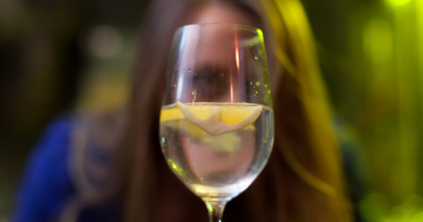 video orasul din romania care a introdus in mai multe baruri angel shot codul care poate folosit de femeile aflate in pericol 69195cbe77f6d