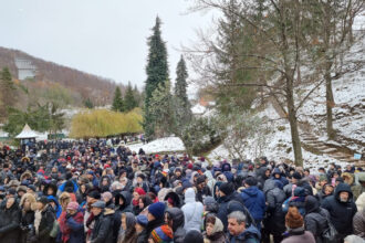 video pelerinaj la manastirea prislop mii de credinciosi asteapta canonizarea parintelui arsenie boca 6929e2025bd77