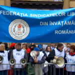 video proteste in fata ministerului educatiei profesorii se tem de noi taieri salariale 691efe4a01256