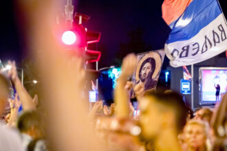 video proteste la belgrad impotriva legii care accelereaza dezvoltarea proiectului imobiliar al ginerelui presedintelui donald trump 691363589be03