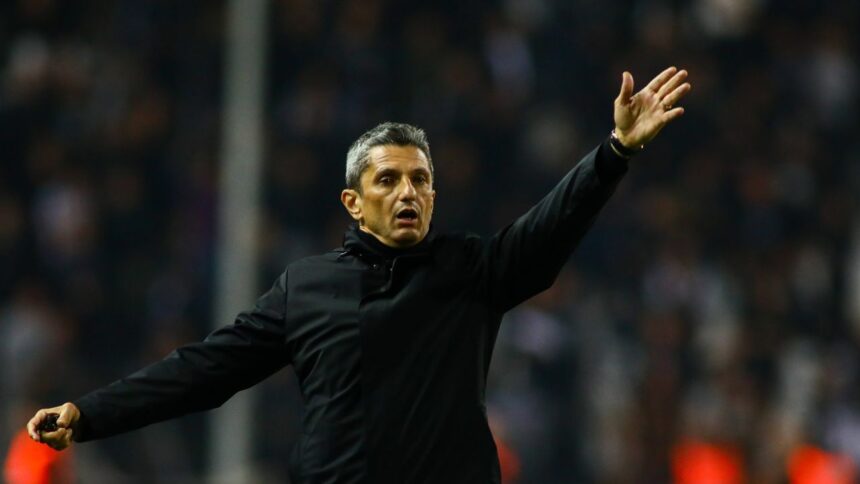 video razvan lucescu pe urmele tatalui dupa ce a pierdut derby ul greciei de ce a dat vina pe arbitri 6911956f51f9c