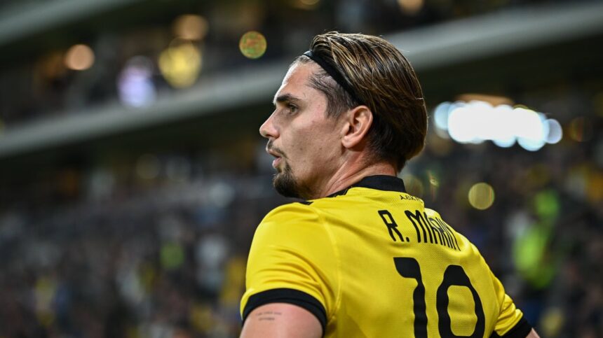 video razvan marin si aek atena meci jenant pe teren propriu in conference league 690daede5b790