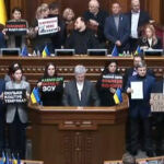 video scandal urias in parlamentul de la kiev opozitia a blocat tribuna oficiala si a cerut demisia guvernului 691c7e662bc77