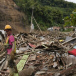 video tragedie in indonezia 11 morti in urma unei alunecari de teren alte 12 persoane sunt date disparute 6918944509248