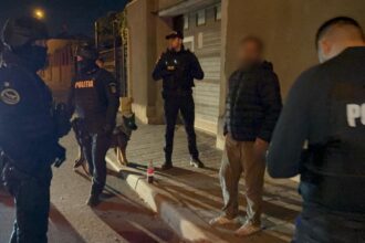 video trei barbati cautati pentru furt si loviri prinsi de politisti in timpul unei actiuni de noapte cu efective marite in constanta 6907566a66b6d