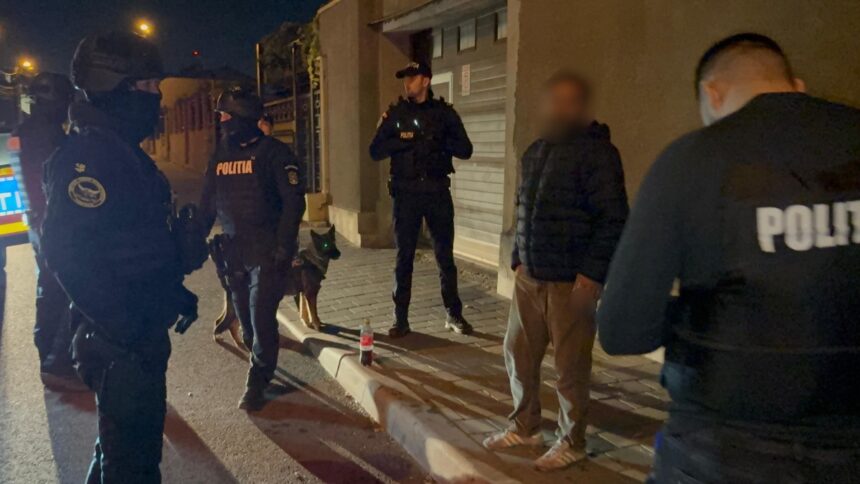 video trei barbati cautati pentru furt si loviri prinsi de politisti in timpul unei actiuni de noapte cu efective marite in constanta 6907566a66b6d