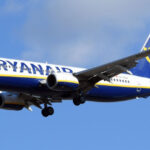 video un avion a ramas blocat pe pista aeroportului din cluj dupa aterizare unul dintre piloti a fost luat cu ambulanta inconstient 6909aa5c2baa4