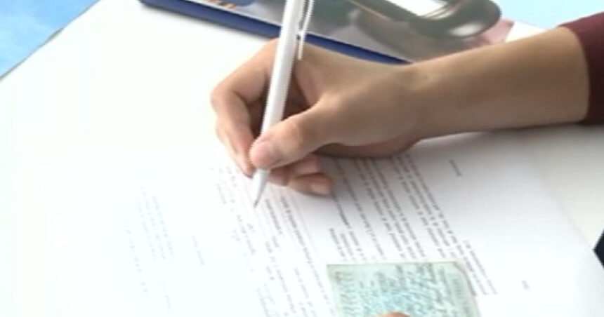 video un contabil a furat 1 200 000 de lei de la doua scoli din sectorul 5 pentru care lucra procurorii au efectuat joi trei perchezitii 690c661ed0136