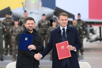 video volodimir zelenski si emmanuel macron acord istoric pentru achizitionarea de avioane rafale si sisteme de aparare aeriana 691b0d1be142d