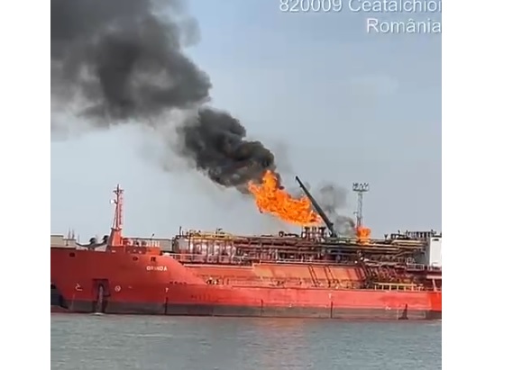 videofoto alerta la tulcea localitatea plauru va fi evacuata dupa ce o nava cu 4 000 de tone de gpl a fost lovita de o drona 691aeb8f238e2
