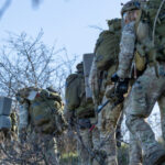 videofoto exercitiu nato in alba militari romani francezi si portughezi au construit in timp record un pod plutitor peste raul mures 6910a0c7073a2