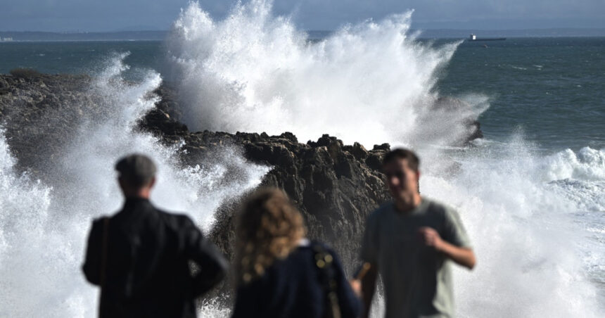 videofoto furtuna claudia face ravagii trei morti si zeci de raniti in portugalia evacuari in marea britanie din cauza inundatiilor 6918d3a17f5db