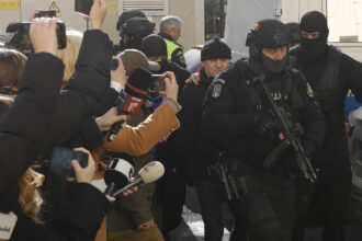 videofoto horatiu potra adus la parchetul general seful mercenarilor va fi audiat intr un dosar de spalare de bani si evaziune fiscala 69242b84e0a87