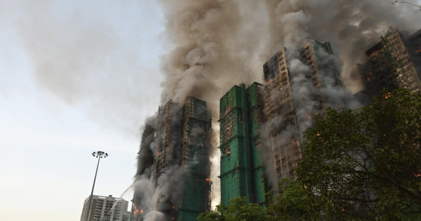 videofoto incendiu urias la un complex de blocuri din hong kong 44 de morti si peste 270 de disparuti trei suspecti au fost arestati 6927eb47edd4b