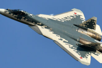 videofoto rusia se lauda cu avionul sau de lupta invizibil pe radar su 57 la dubai airshow 2025 691d69c033207