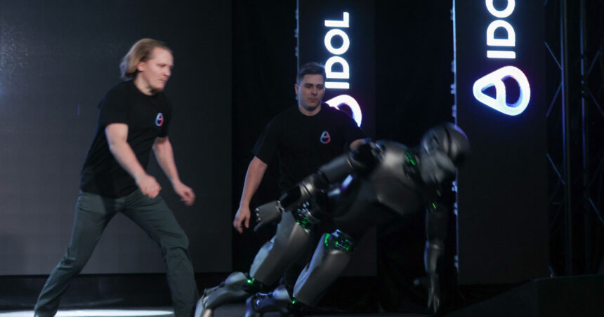 videofoto rusia si a prezentat primul robot umanoid cu ai a intrat triumfal pe scena dar a cazut in cap dupa doar 15 secunde 69144458a7782