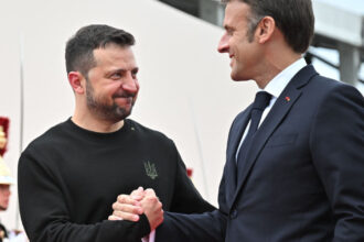 volodimir zelenski vizita in franta liderul de la kiev se afla pentru a noua oara in vizita la macron de la startul razboiului 691ac6c073cde