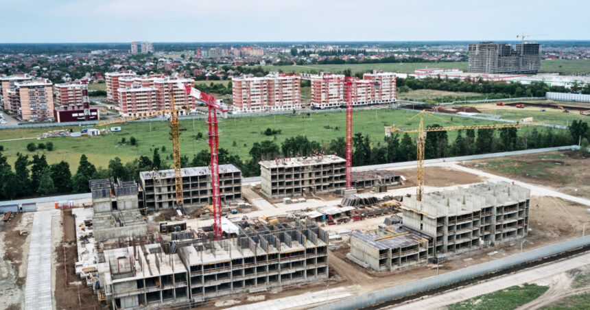 volumul lucrarilor de constructii a crescut cu 9 in 2025 se repara mult dar proiectele noi stagneaza si preturile locuintelor urca 691f0b1fd3229