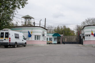 alerta la penitenciarul poarta alba dupa evadarea unui detinut el era condamnat la 4 ani si 7 luni de inchisoare pentru talharie calificata 694448fd78159