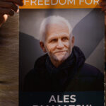 ales bialiatski laureatul nobel eliberat din inchisoare in belarus promite sa lupte in continuare mii de oameni sunt inchisi 693e4dac56569