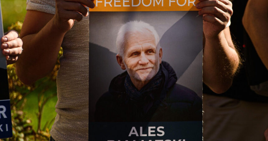 ales bialiatski laureatul nobel eliberat din inchisoare in belarus promite sa lupte in continuare mii de oameni sunt inchisi 693e4dac56569