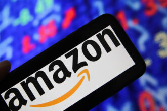 amazon plateste italiei 180 de milioane de euro pentru a inchide o ancheta privind fraude fiscale si practici ilegale de munca 693687e934e89