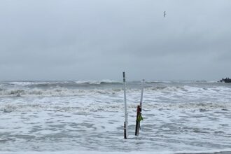 amintiri dintr o alta viata salvamari din mamaia prinsi cand fugeau din tara intr o barca pneumatica furtuna i a adus la mal cum a reactionat securitatea 69516e3f8f8d2