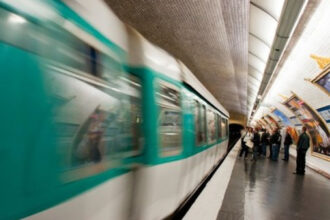 atac cu cutitul in metroul din paris trei femei au fost ranite suspectul a fost retinut 694efd28b08bb