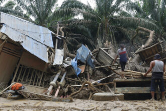 bilant tragic in indonezia 950 de morti si 5 000 de raniti dupa inundatii si alunecari de teren 6936960f037db