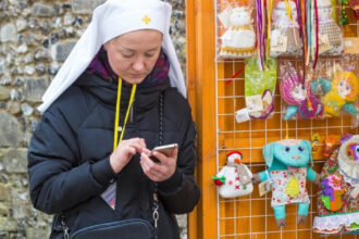 biserica suediei lanseaza un avertisment asupra calugaritelor pro putin care strang fonduri pentru razboiul rusiei 69300cd21f179