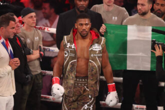 boxerul anthony joshua a fost ranit intr un accident rutier grav in nigeria doua persoane au murit 69528bc759ff7