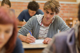 bursele sociale pentru studenti finantate cu 60 de milioane de euro din fonduri europene 6942c7d4b6ba0