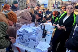 campanie pentru alegeri anticipate in serbia studentii sarbi isi numara sustinatorii la final de an 695284af881fb
