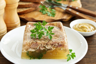 cea mai simpla reteta de piftie pentru masa de anul nou chef adi hadean explica secretul care o face perfecta nu se adauga gelatina 69536cc488f7f