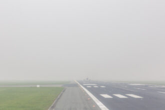 ceata da peste cap traficul aerian la iasi doua zboruri au fost redirectionate catre bacau 6945aa3b4dba5
